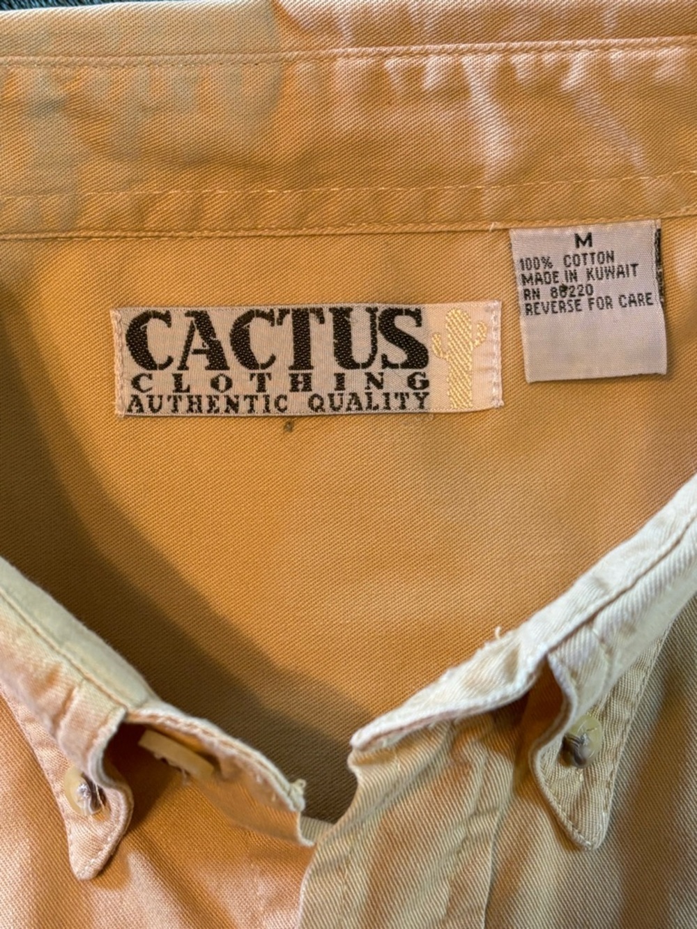 Cactus Clothing Button-Down Men's Shirt in Light Mustard/yellow. Size: M. (6357) - Picture 4 of 9